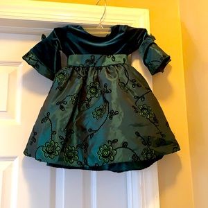 Gently used, SWEA PEA & LILLI Toddler’s Holiday Dress 💚